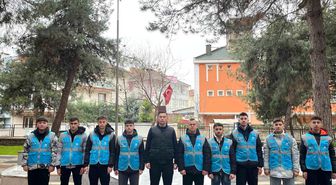 Bursa'da öğrencilerden şehit kabirlerine bayram temizliği