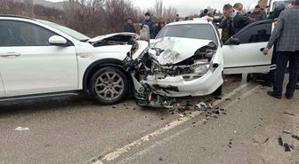 Elazığ'da iki otomobil çarpıştı: 9 yaralı