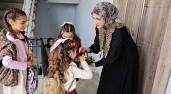 Hasköy'de bayram geleneği sürüyor: Çocuklar kapı kapı şeker topladı