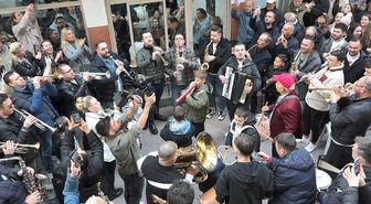 İzmir'de 'Arife Çalgısı' geleneği ile bayram coşkusu