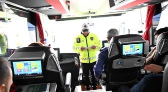 İzmir'de polis ekiplerinden bayram mesaisi