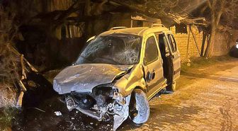 Kastamonu'da hafif ticari araç taşa çarptı: 1 yaralı