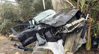 Lüks otomobil seraya daldı aynı noktada 3 günde ikinci kaza: 4 yaralı
