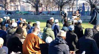New York'ta bayram namazı sokaklara taştı