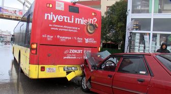 Ümraniye'de İETT otobüsüne çarpan otomobilin sürücüsü yaralandı