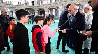 Vali Köşger bayram sevincini görevi başındaki personeller ve vatandaşlarla paylaştı