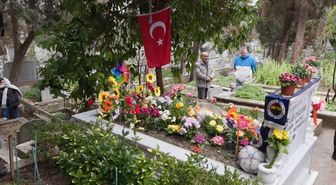 GÜNGÖREN'de bıçaklı saldırıda öldürülen Atlas Çağlayan mezarı başında anıldı