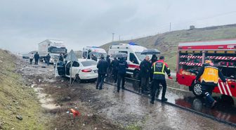 Bingöl'de otomobil devrildi: 1 ölü, 2 yaralı
