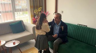 Depremzede Eroğlu ailesi yeni evlerinde ilk bayram sevincini yaşadı