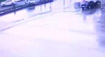 Diyarbakır'da trafik kazası güvenlik kamerasına yansıdı