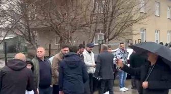 Elazığ'da asırlık bayramlaşma geleneğinde metrelerce kuyruk