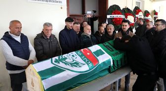 İstanbul'da silahlı saldırıda ölen genç futbolcu son yolculuğuna uğurlandı