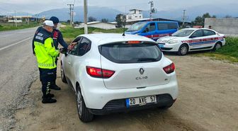 Karacasu'da bayramda trafik ekipleri sahada