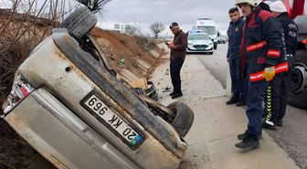 Malatya'da kontrolden çıkan araç takla atıp ters döndü: 6 yaralı