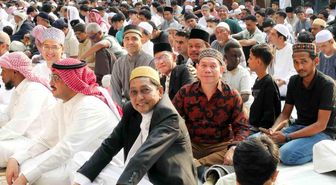 Tayland'da Müslümanlar bayram namazını eda etti