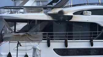 Bodrum'daki yat yangını sonrası temizlik ve enkaz kaldırma çalışması başlatıldı