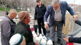 Karapınar'da gönülleri ısıtan dayanışma: 20 ton sütü ücretsiz dağıttı