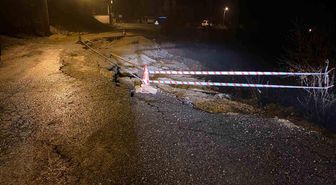 Sağanak nedeniyle yol çöktü, 11 köy yolu ulaşıma kapandı