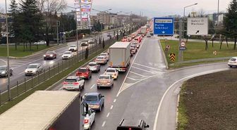 Tatilcilerin dönüş yolculuğu başladı, İnegöl'de trafik durma noktasına geldi