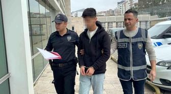 Yan bakma kavgası kanlı bitti: 17 yaşındaki çocuk boynundan bıçaklandı