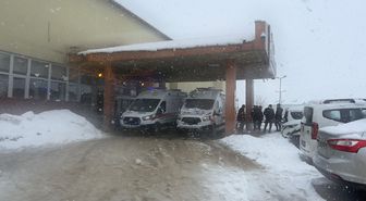 Hakkari'de Otomobil ile Kamyonet Çarpıştı: 1 Ölü, 8 Yaralı