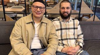 Almanya'da iki genç müslümanlığı araştırıp İslamiyeti seçtiler
