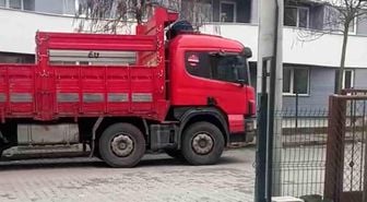 Bolu'da çalıntı tır sokakta park halinde bulundu