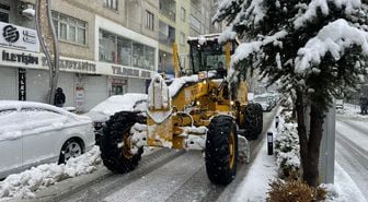 Hakkari'de 82 Yerleşim Yerinin Yolu Kar Nedeniyle Ulaşıma Kapandı