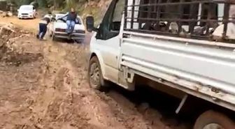 Heyelan sonrası yol çamura bulandı, offroad yarışlarını aratmayan görüntüler ortaya çıktı