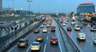İstanbul'da bayram sonrası haftanın ilk günü sabah saatlerinde trafik yoğunluğu oluştu