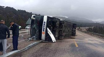 Konya'da yolcu otobüsü devrildi: 15 yaralı