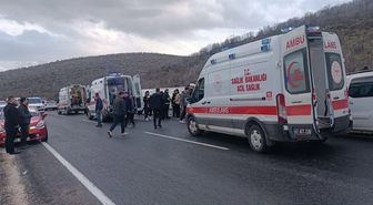 Mardin'de Yolcu Midibüsü Devrildi: 13 Yaralı
