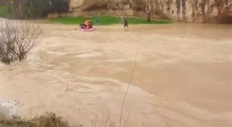 Adıyaman'da sel sularına kapılıp, mağaraya sığınan 4 çiftçi kurtarıldı