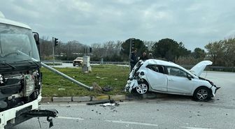 Akhisar'da OSB kavşağında trafik kazası: 1 yaralı