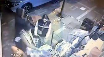 Avcılar'da kıyafet hırsızlığı kamerada