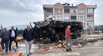 Fren sisteminde arıza olduğu iddia edilen kamyon, 4 araca çarptı: 19 yaralı