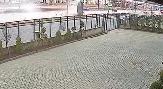 Hızla su birikintisine giren otomobil takla attı