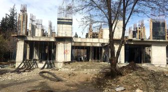 İnşaat işçisi yüksekten düşerek ağır yaralandı