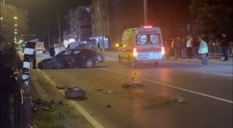 Kediye çarpmamak için manevra yapıp refüjdeki korkuluklara vurdu; 2 yaralı