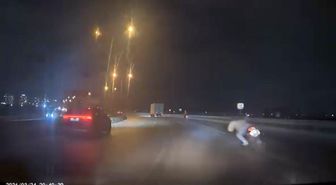 Bursa'da motosiklet kazası kamerada : Sürücü yola böyle savruldu