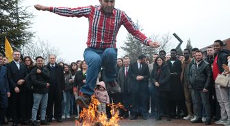 Nevruz ateşinden atlayıp demir dövdüler