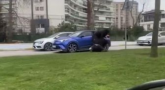 Pendik'te trafik tartışmasında iki kadın saç saça kavga etti