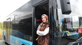 Soma'nın ilk kadın otobüs şoförü oldu