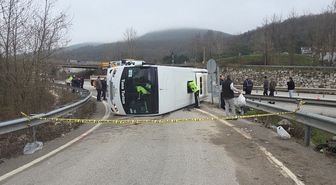 Yalova'da işçi servis midibüsü devrildi: 1 ölü, 20 yaralı