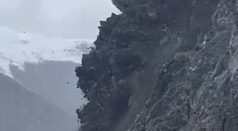 Yüksekova'da heyelan anları kamerada