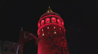 Galata Kulesi 'Multipl Miyelom' hastalığına farkındalık kapsamında kırmızı ışıklarla aydınlatıldı