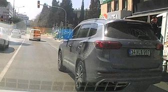 İzmir'de kural tanımaz sürücü araç kamerasına yansıdı