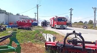 Karton yüklü kamyonet seyir halindeyken yandı
