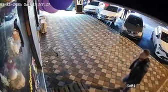 Kırılan bardak tartışmasında 'Beni müşterilerin yanında rezil ediyorsun, ben yapacağımı biliyorum' diyen kadının kocası, iş yerinin camına kaldırım taşı fırlattı