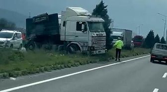 Manisa'da tır ile kamyon çarpıştı: 2 sürücü yaralandı